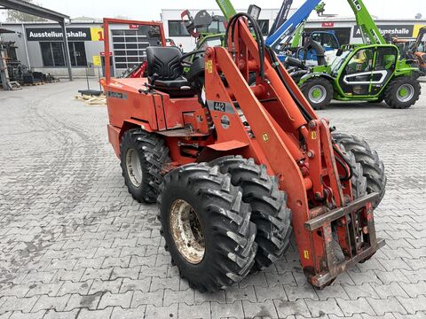 Schäffer 442 mit 4 Zylinder Motor