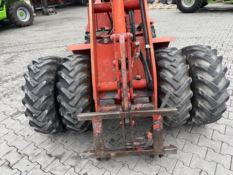 Schäffer 442 mit 4 Zylinder Motor