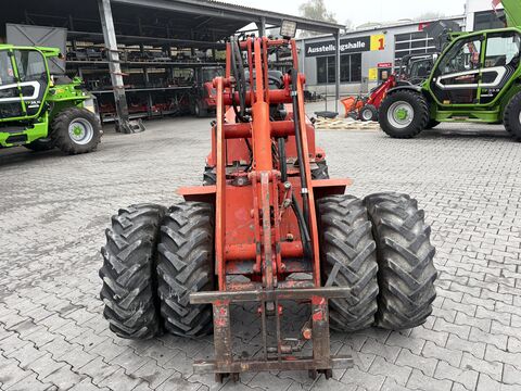 Schäffer 442 mit 4 Zylinder Motor
