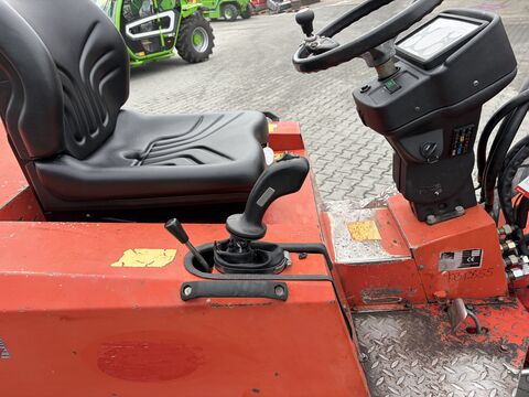 Schäffer 442 mit 4 Zylinder Motor