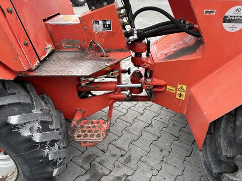 Schäffer 442 mit 4 Zylinder Motor