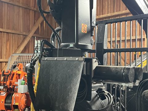 Kesla Forstanhänger 114H mit Fortskran 305T