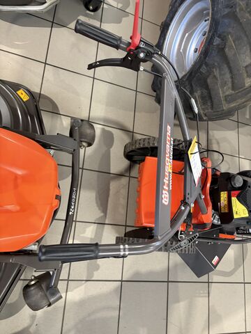 Husqvarna RC 320Ts AWD mit 112cm Mähdeck