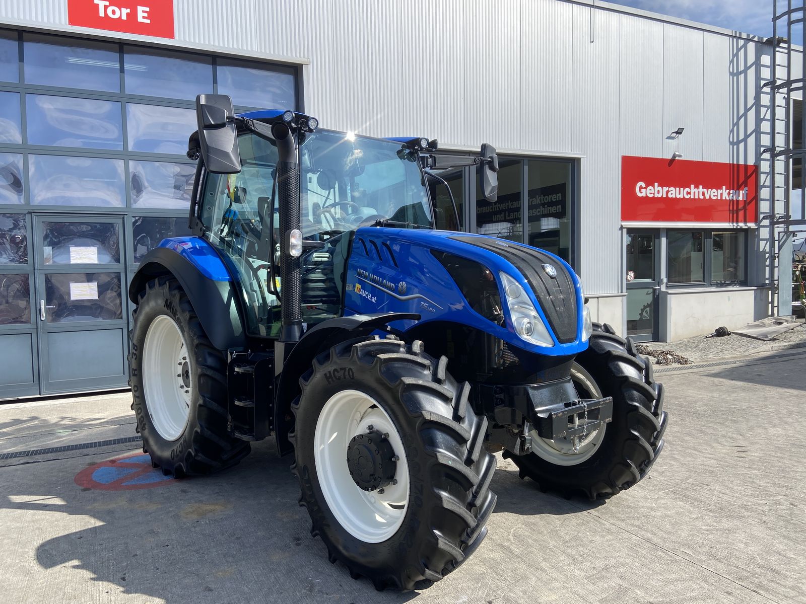 New Holland T5.120 Dynamic Command (Stage V) 3