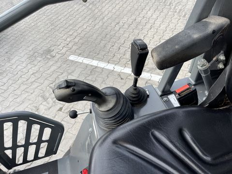 Weidemann 1350CX45 mit Mösl-Weidemann Aufnahme 30Km/h