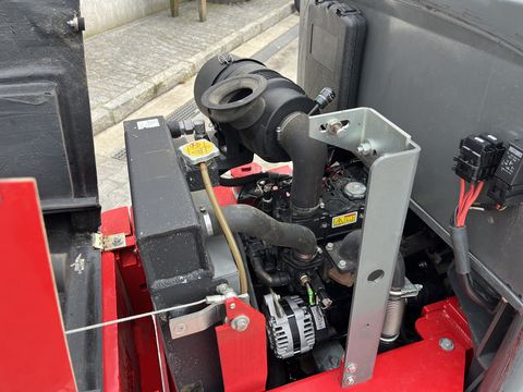 Weidemann 1350CX45 mit Mösl-Weidemann Aufnahme 30Km/h