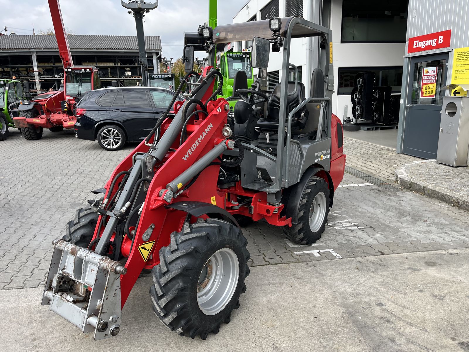 Weidemann 1350CX45 mit Mösl-Weidemann Aufnahme 30Km/h 3