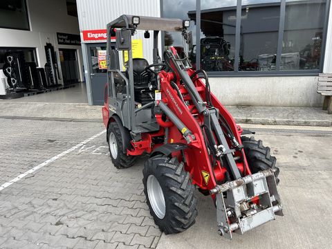 Weidemann 1350CX45 mit Mösl-Weidemann Aufnahme 30Km/h