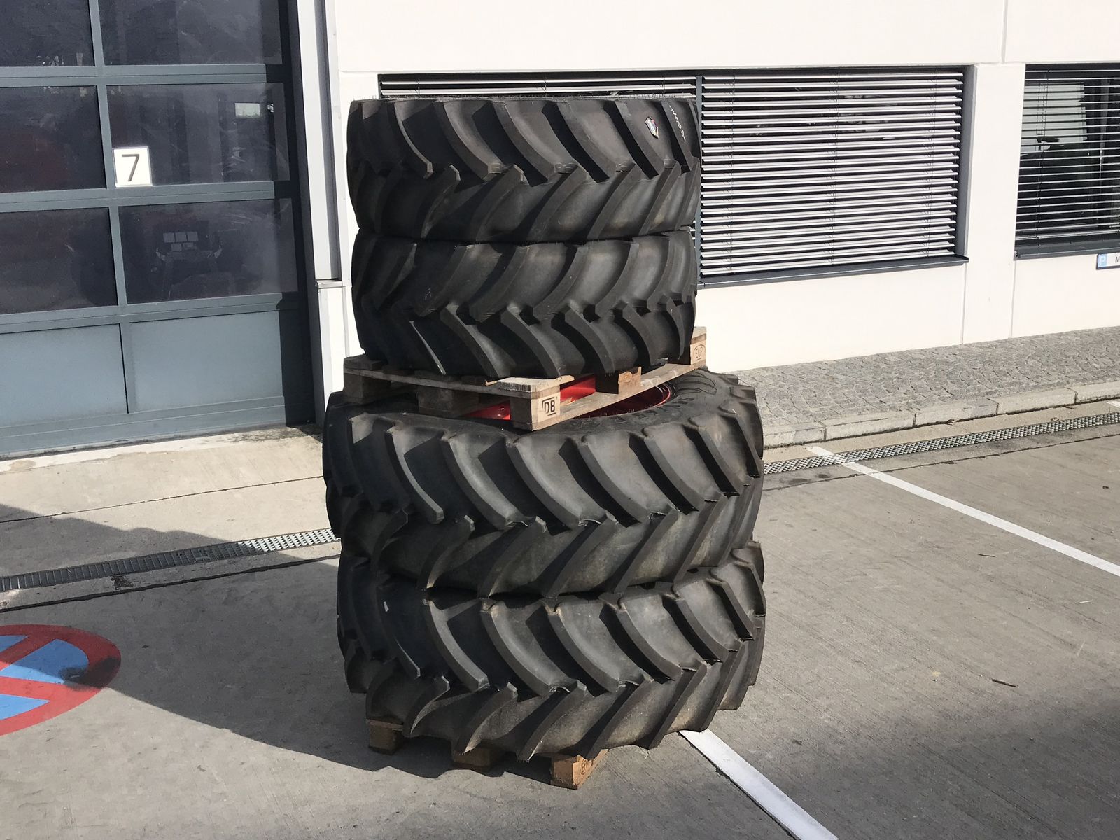 Mitas 540/65R34 + 440/65R24 mit Felgen 1