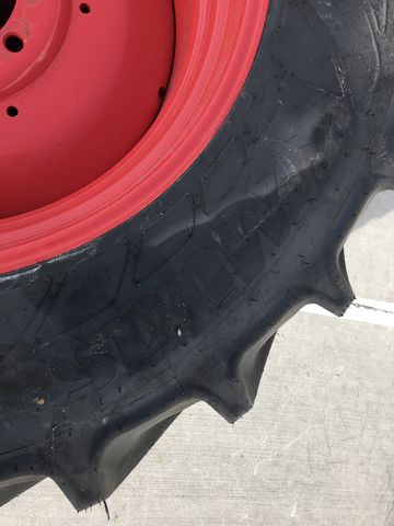 Mitas 540/65R34 + 440/65R24 mit Felgen