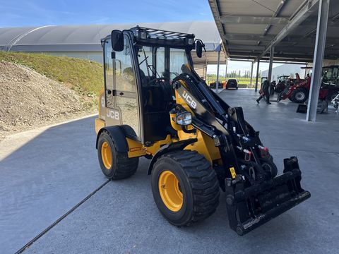JCB 403 mit Kabine und Euroaufnahme
