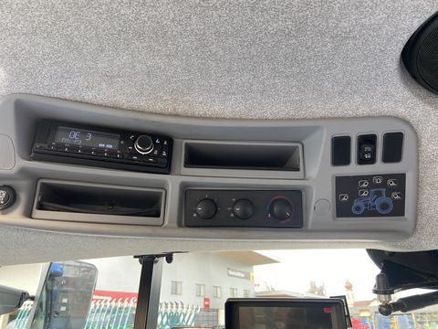 New Holland 6.145 Stage V Auto Command