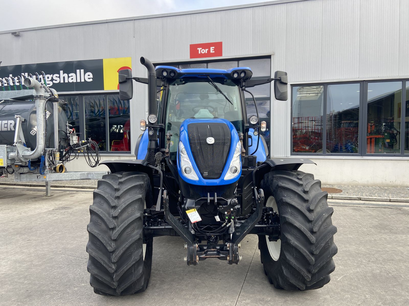 New Holland 6.145 Stage V Auto Command 2