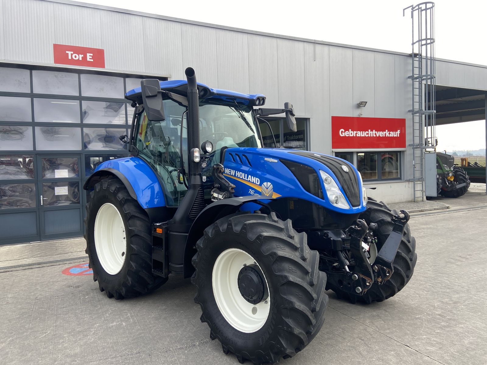 New Holland 6.145 Stage V Auto Command 3