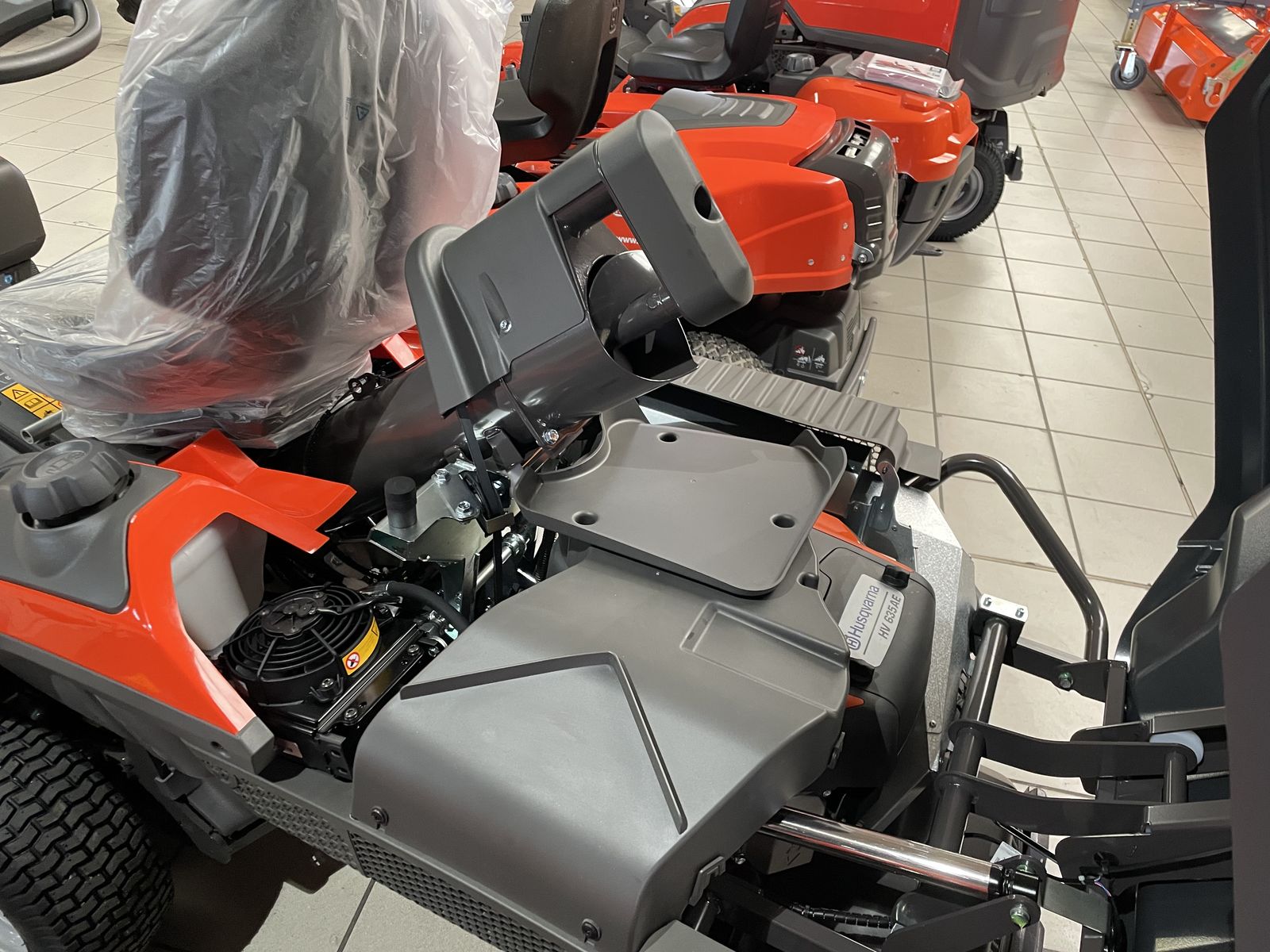 Husqvarna RC 320TS AWD inkl. Mähdeck & Schneeschild NEU 3