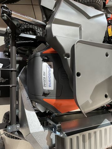 Husqvarna RC 320TS AWD inkl. Mähdeck & Schneeschild NEU