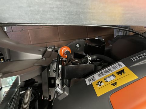 Husqvarna RC 320TS AWD inkl. Mähdeck & Schneeschild NEU