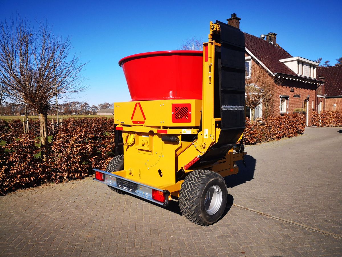 Haybuster H-835 2
