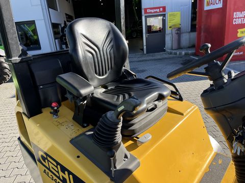 Gehl 340 mit Euroaufnahme hydraulisch