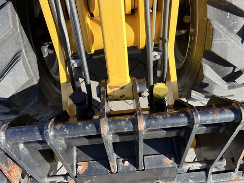 Gehl 340 mit Euroaufnahme hydraulisch