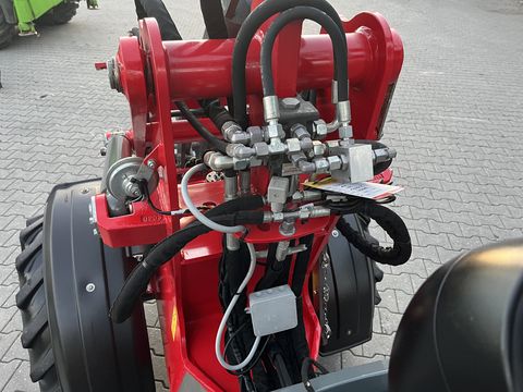 Weidemann 1350CX45 mit Mösl-Weidemann Aufnahme 30Km/h
