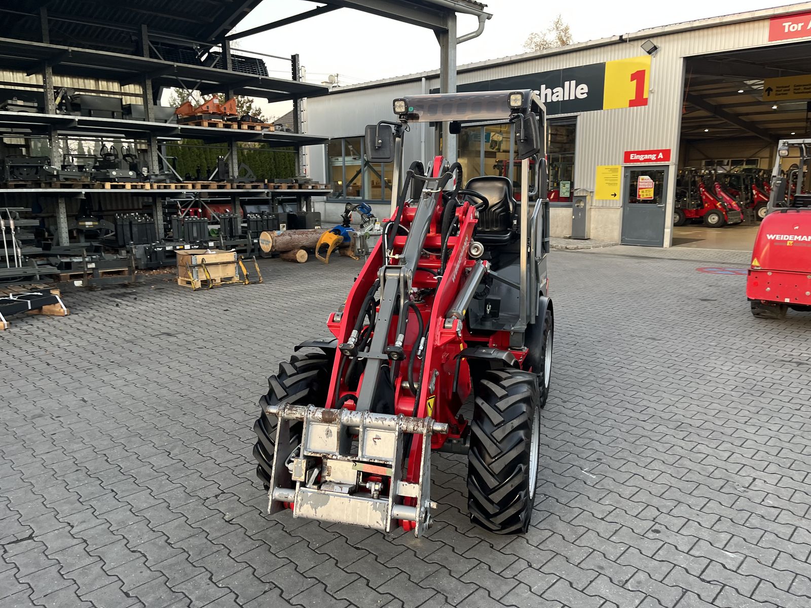 Weidemann 1350CX45 mit Mösl-Weidemann Aufnahme 30Km/h 3