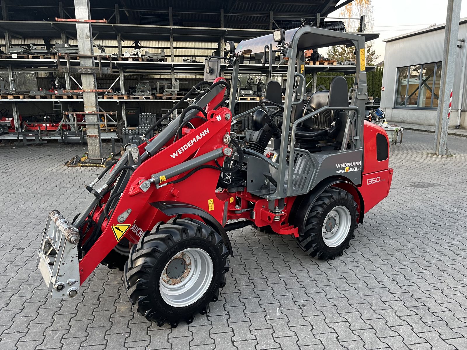 Weidemann 1350CX45 mit Mösl-Weidemann Aufnahme 30Km/h 1