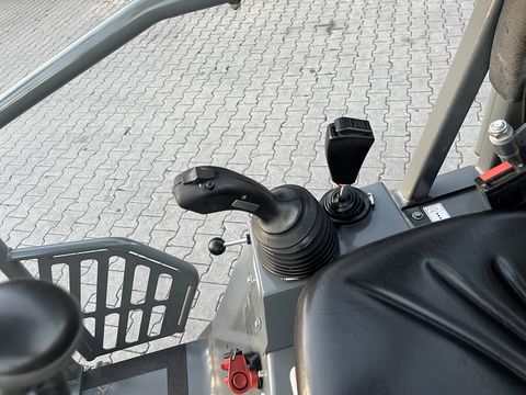 Weidemann 1350CX45 mit Mösl-Weidemann Aufnahme 30Km/h