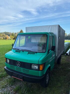 Mercedes 307D 