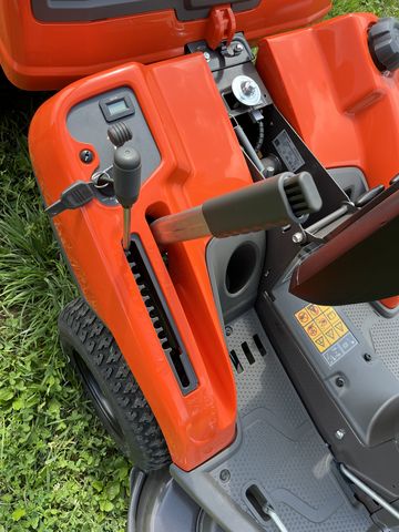 Husqvarna Rider 216TC AWD inkl. 103cm Mähdeck Sondereditio