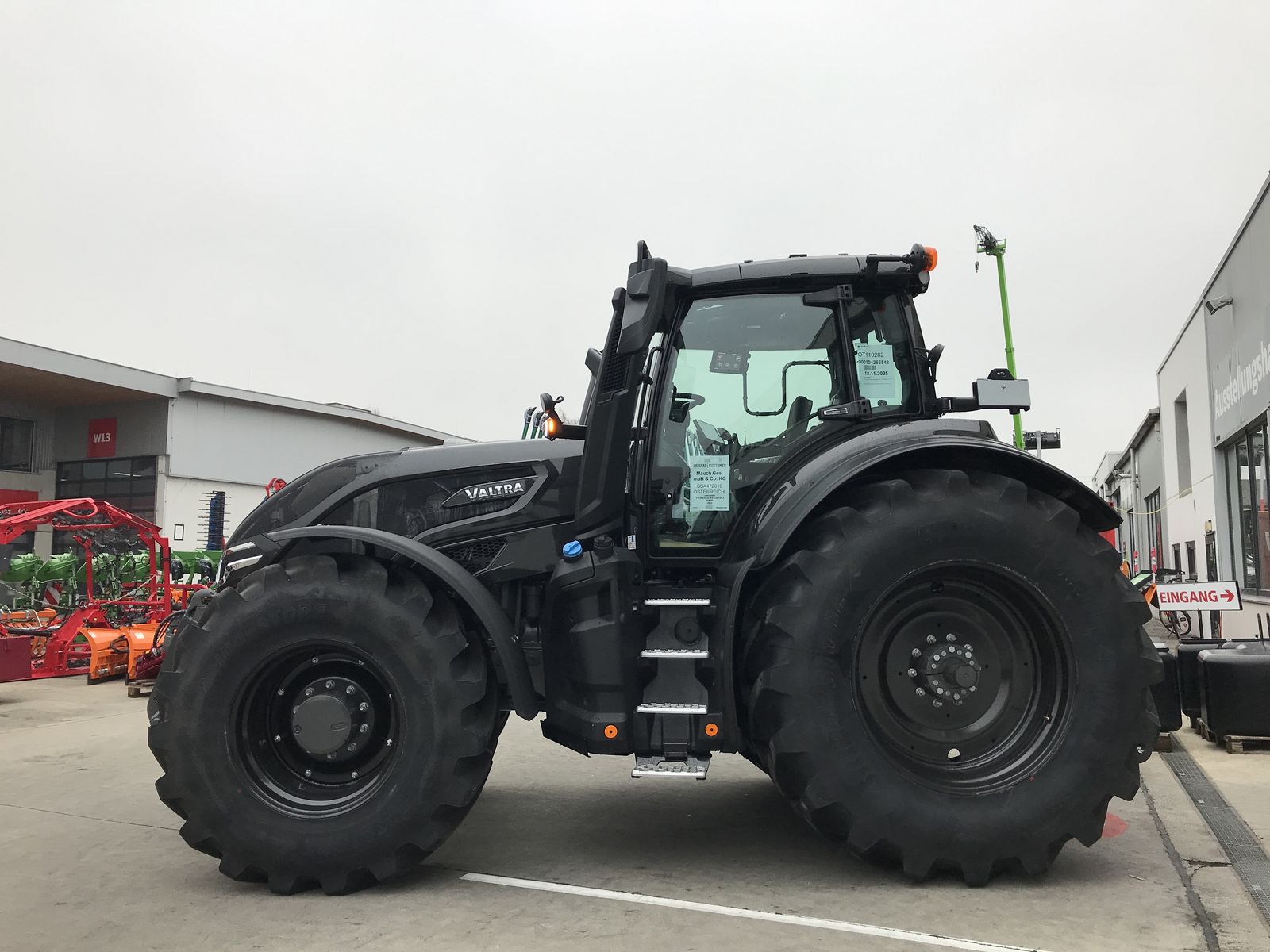 Valtra Q305 2