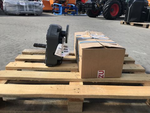 Zuidberg Frontzapfwelle zu Fendt 300 S4 + Gen4