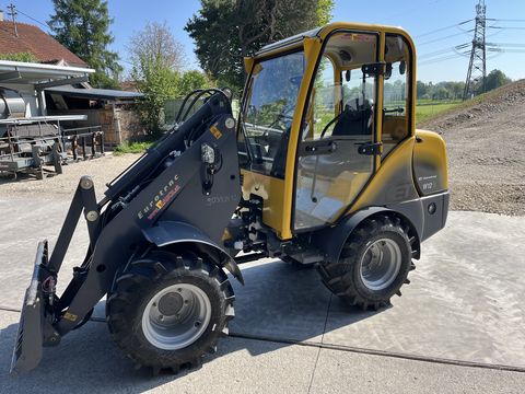 Eurotrac W12 mit Kabine Euroaufnahme