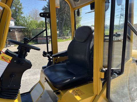 Eurotrac W12 mit Kabine Euroaufnahme
