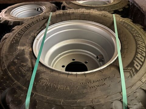 Sonstige 4x 425/55 R17 Kompletträder NEU