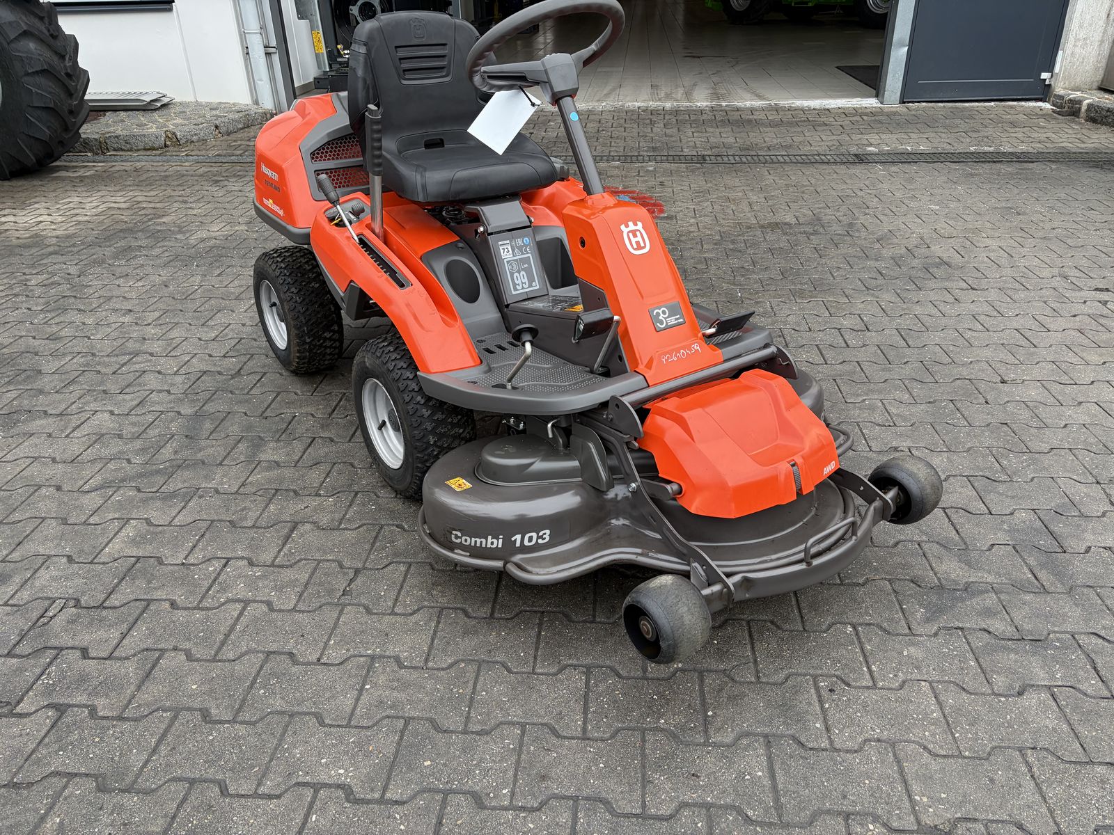Husqvarna Rider 214T Allrad inkl. Mähdeck 103cm 3