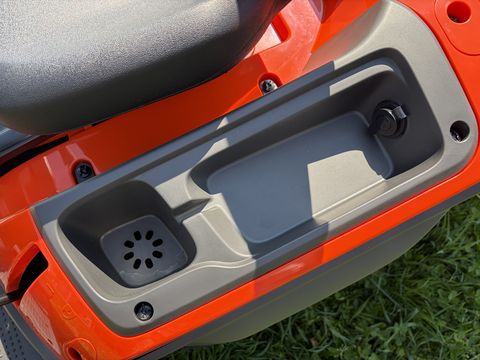 Husqvarna TC 215T mit Entleerungshilfe 2 Zylinder Motor