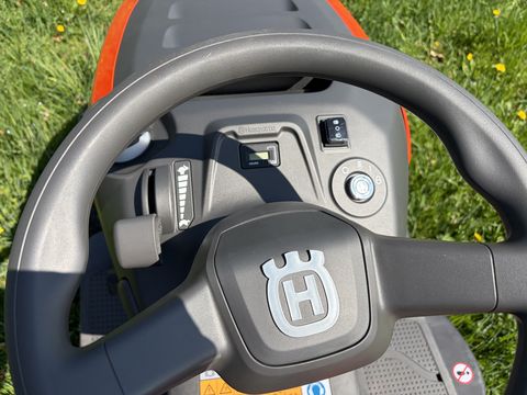 Husqvarna TC 215T mit Entleerungshilfe 2 Zylinder Motor