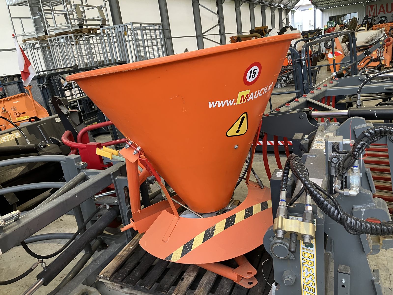 Salz- und Splittstreuer  3