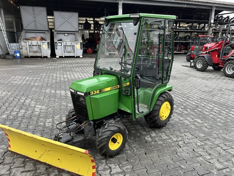John Deere 332 mit Schneeschild 3 Zylinder Diesel