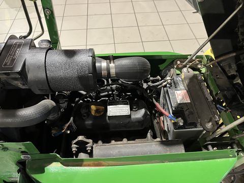 John Deere 332 mit Schneeschild 3 Zylinder Diesel