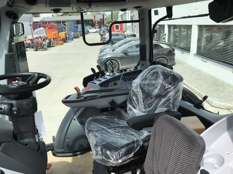 Valtra N135