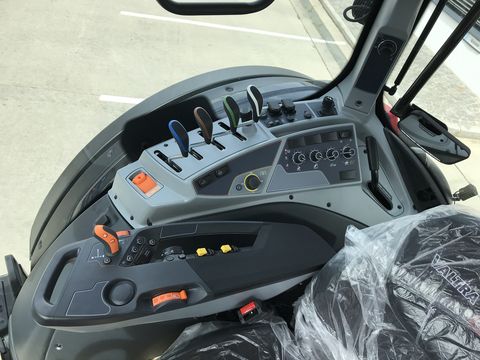 Valtra N135