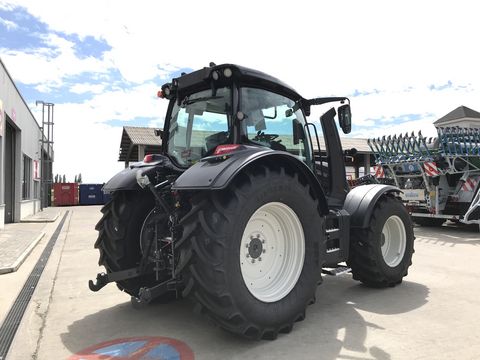 Valtra N135