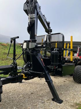Kesla 114H mit 305T Kran