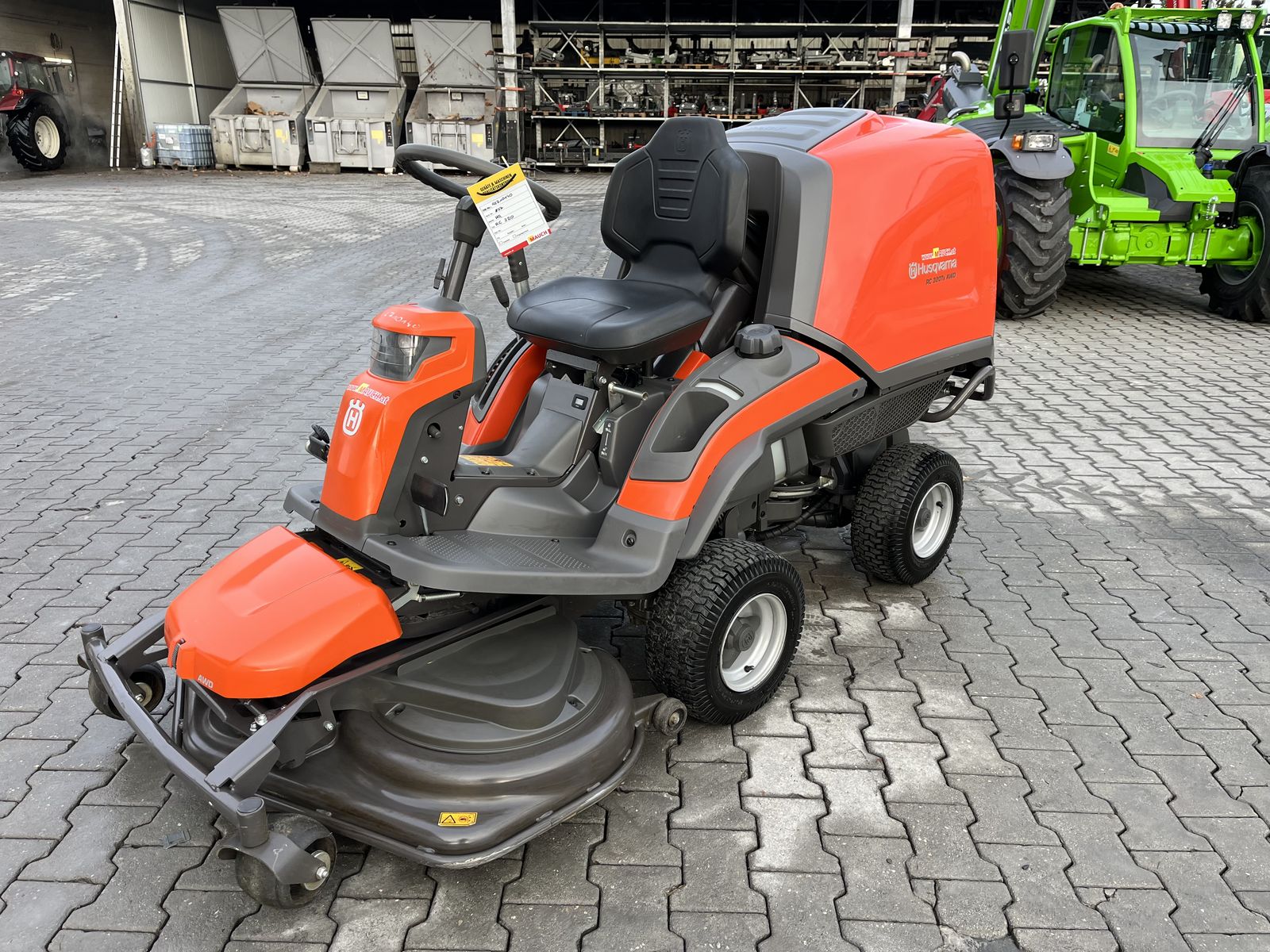 Husqvarna RC 320TS AWD 112cm Mähdeck 50h 1