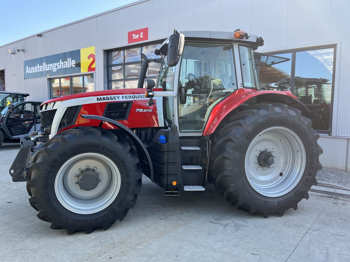 Massey Ferguson MF 7S.210 Dyna-VT Exclusive