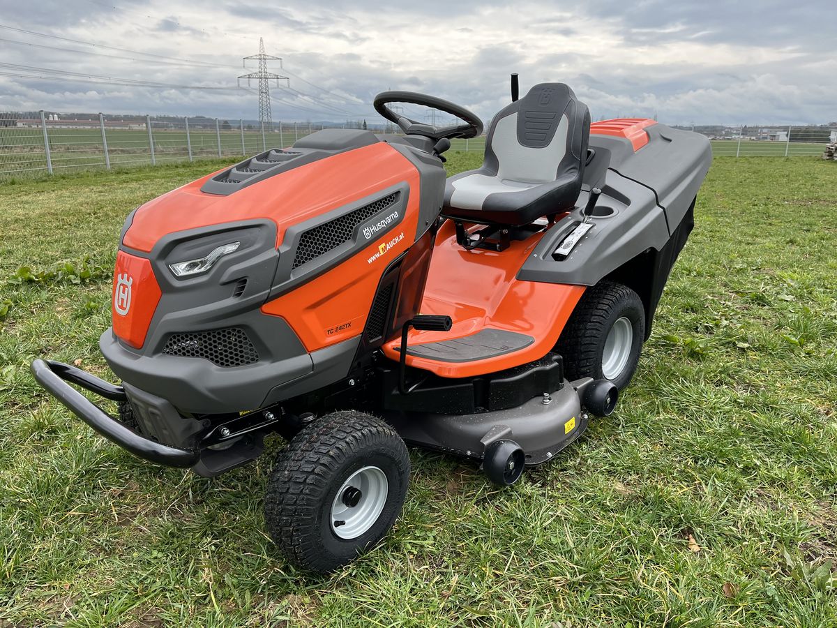 Husqvarna TC 242TX s mulčovacou klapkou (demonštračný model)
