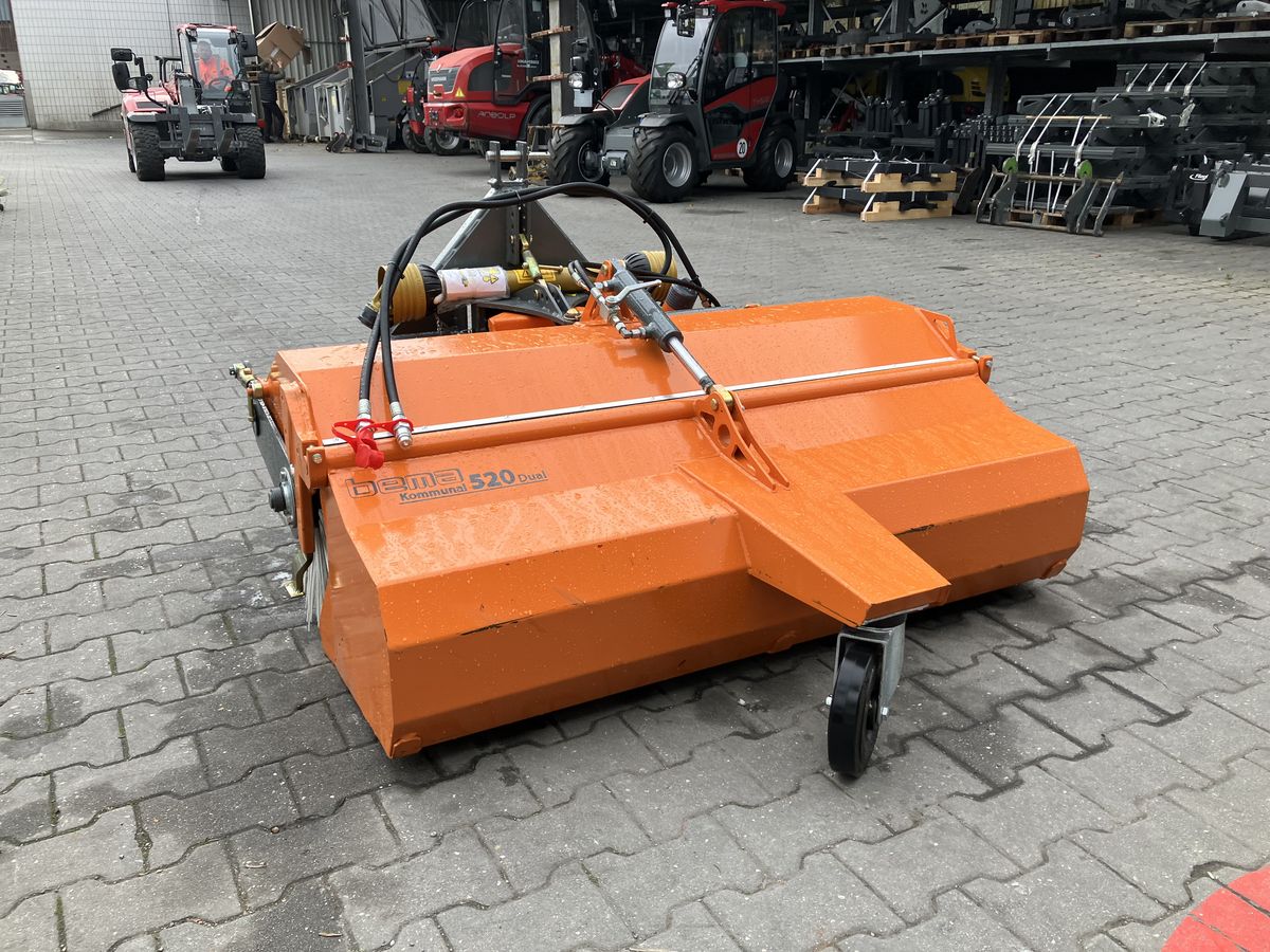 Komunalni pometalnik Bema 520