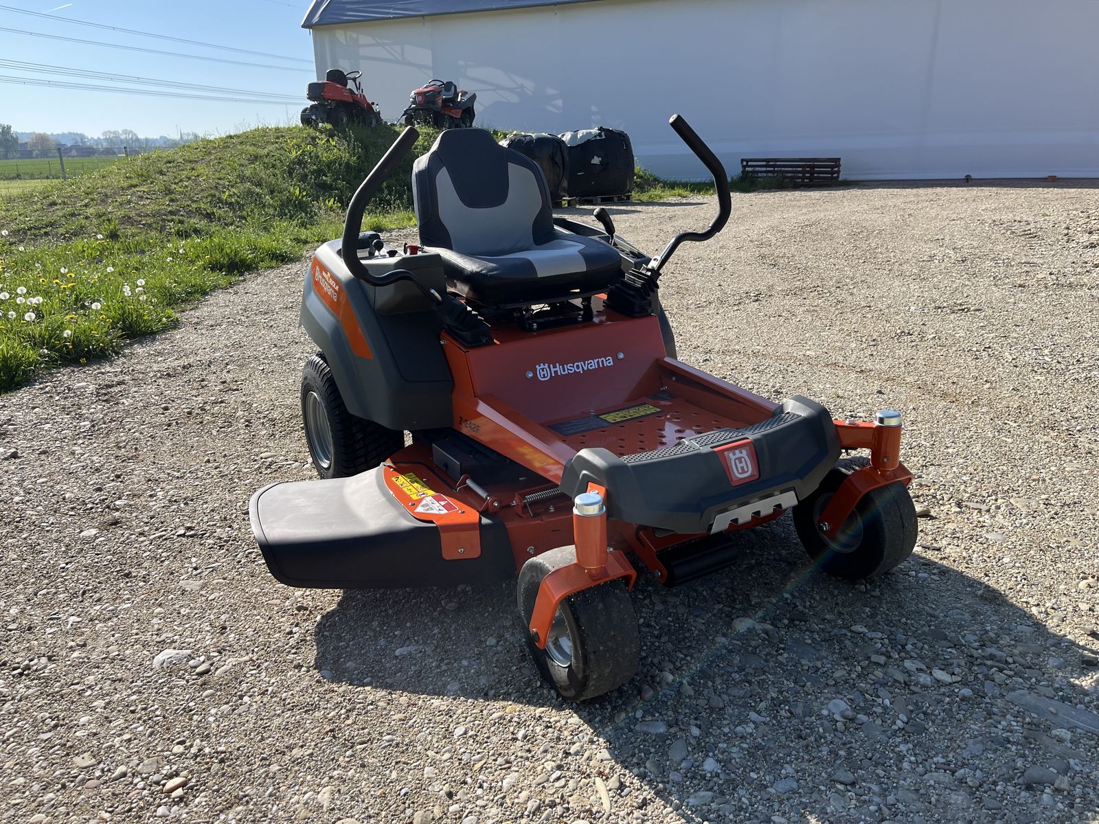 Husqvarna Zero Turn Z 242F